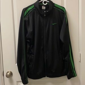 Men’s large Nike jacket with 2 pockets zip up